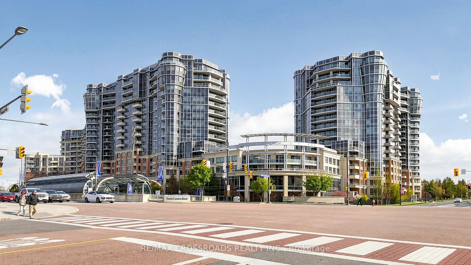 Property Photo: 23 Cox Boulevard 656 ON L3R 4G1