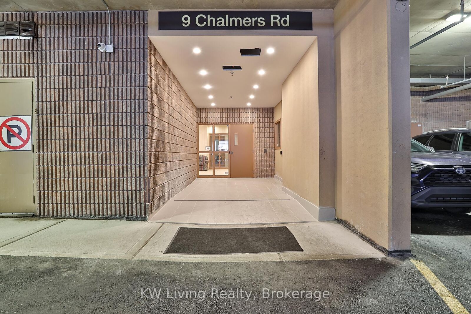 Property Photo:  9 Chalmers Road 101  ON L4B 3N3 