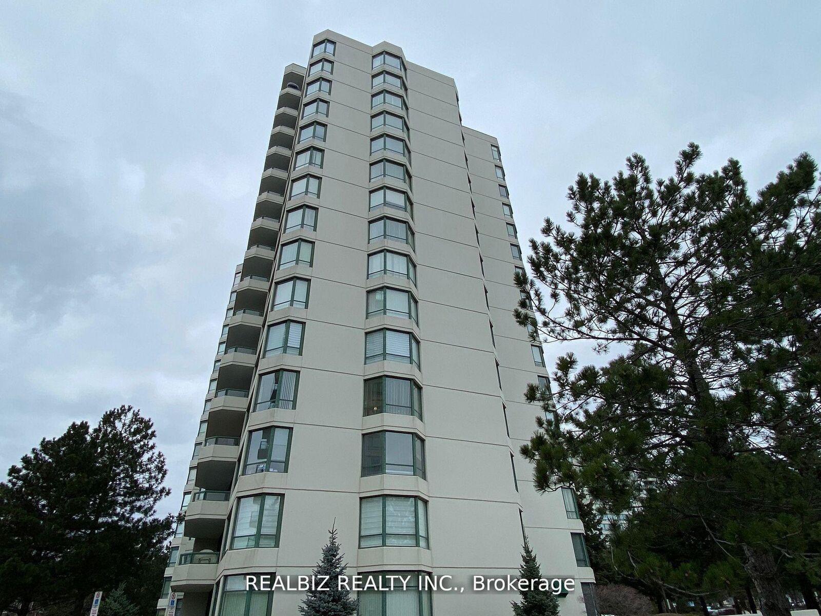 Property Photo: 110 Promenade Circle 908 ON L4J 7W8