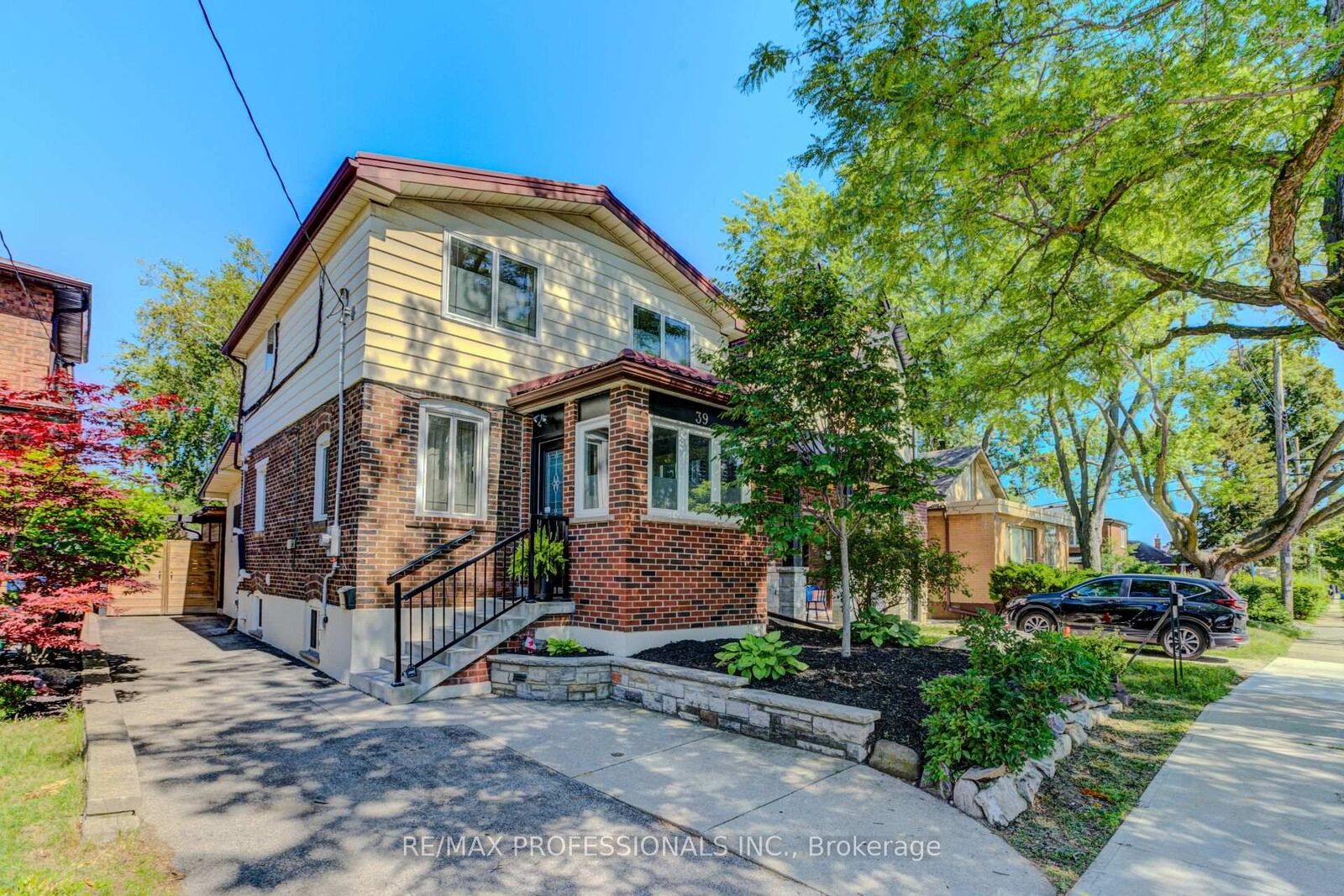 Property Photo: 39 Rosemeade Avenue ON M8Y 3A4