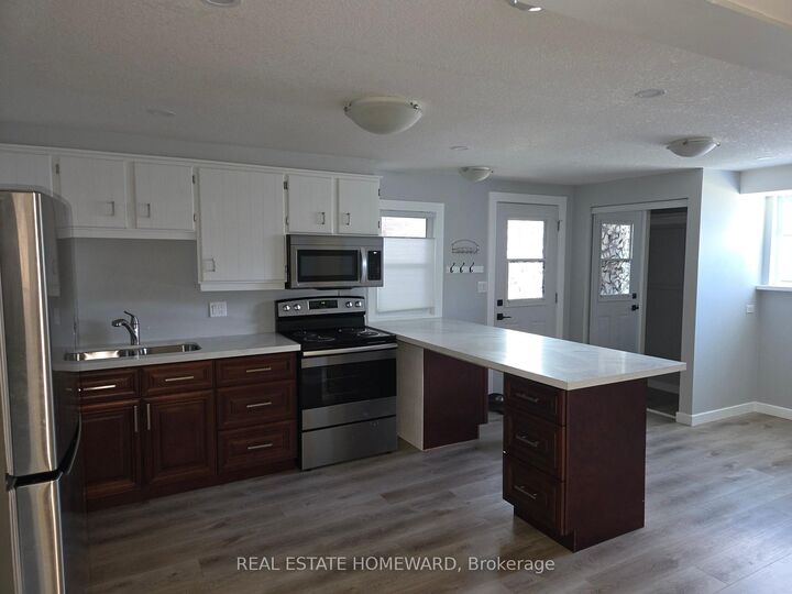 Property Photo:  7 Bristow Court B  ON L4N 6T1 