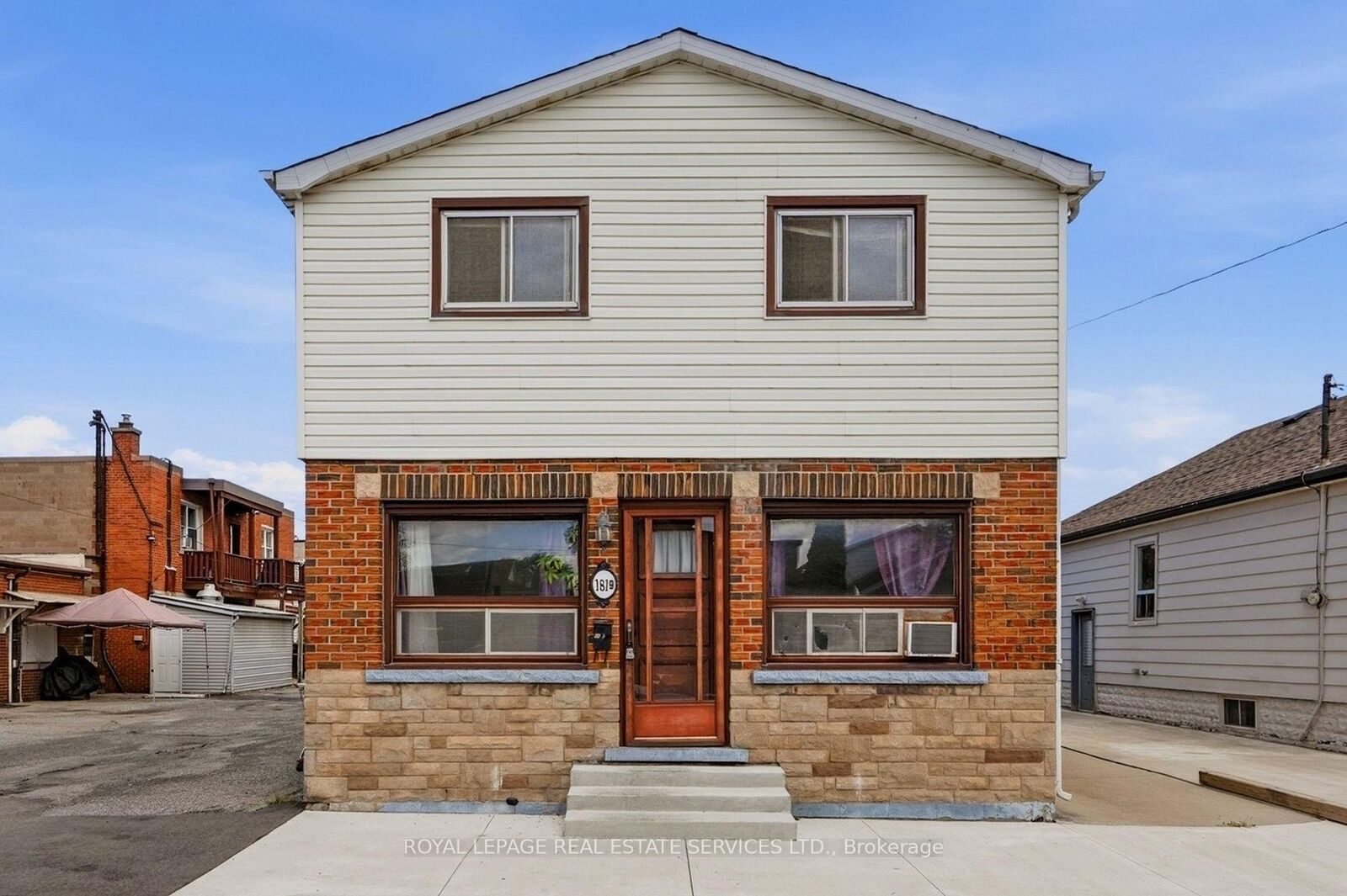 Photo de la propriété:  1819 Main Street E  ON L8H 1E7 