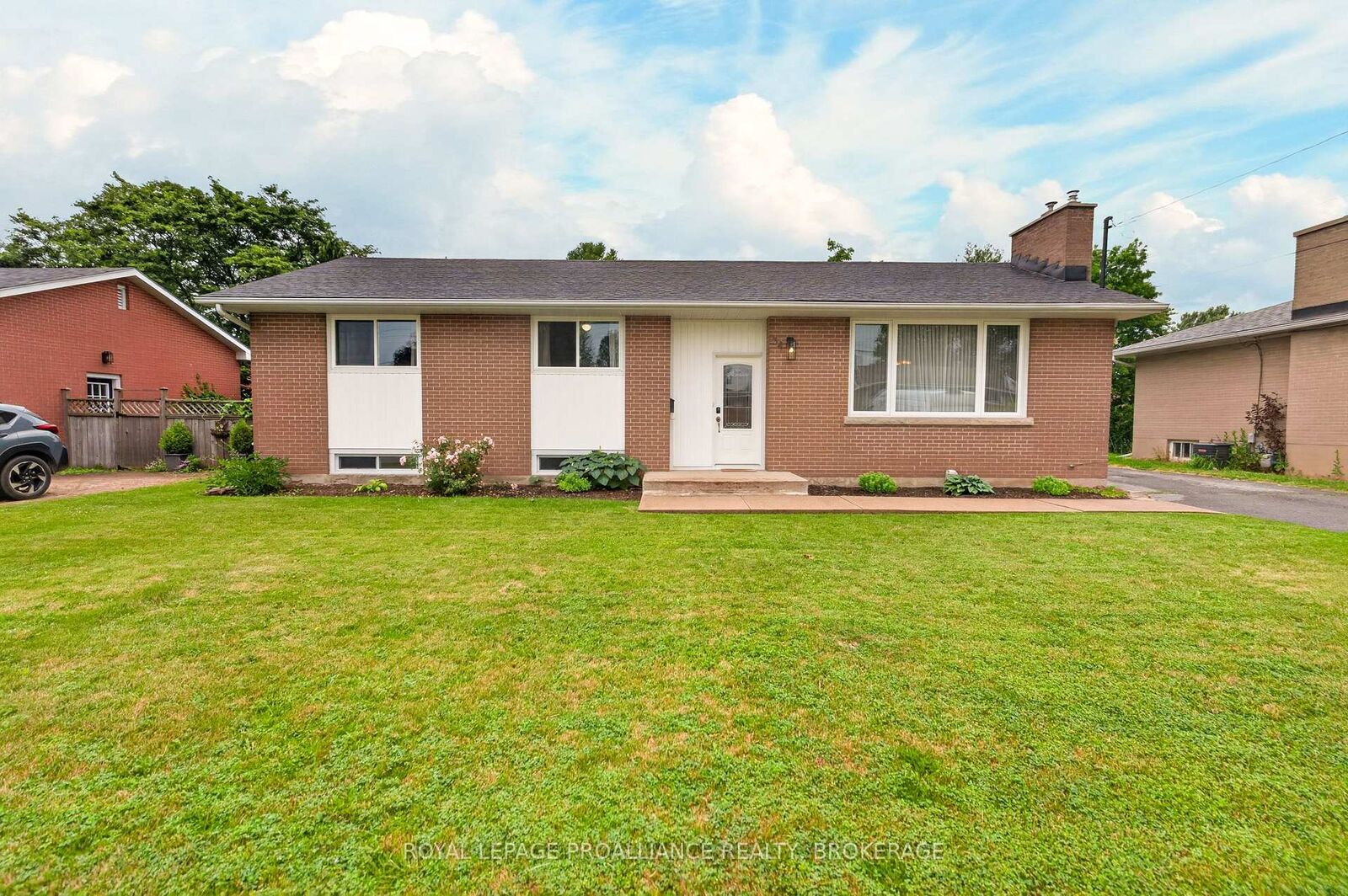 Property Photo: 34 Sherwood Avenue ON K7N 1N4