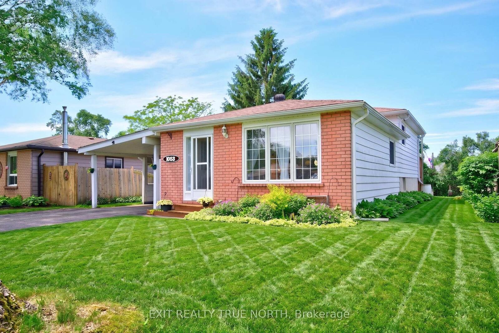 Property Photo:  1053 Glen Bogie Crescent  ON L4R 4S6 
