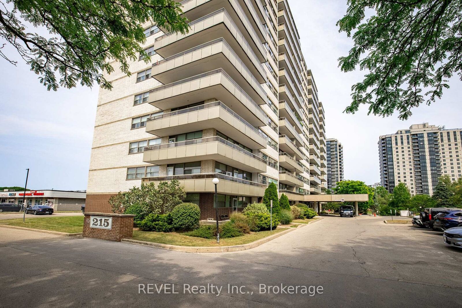 Property Photo:  215 Glenridge Avenue 809  ON L2T 3J7 
