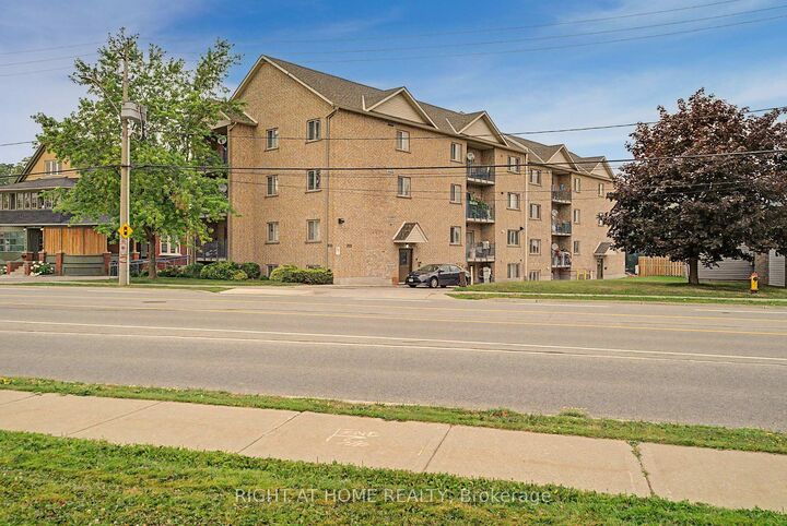 Property Photo:  1522 King Street E 403  ON N2G 2P1 