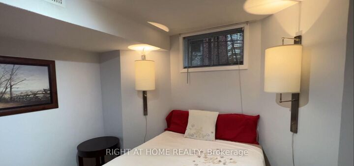 Property Photo:  