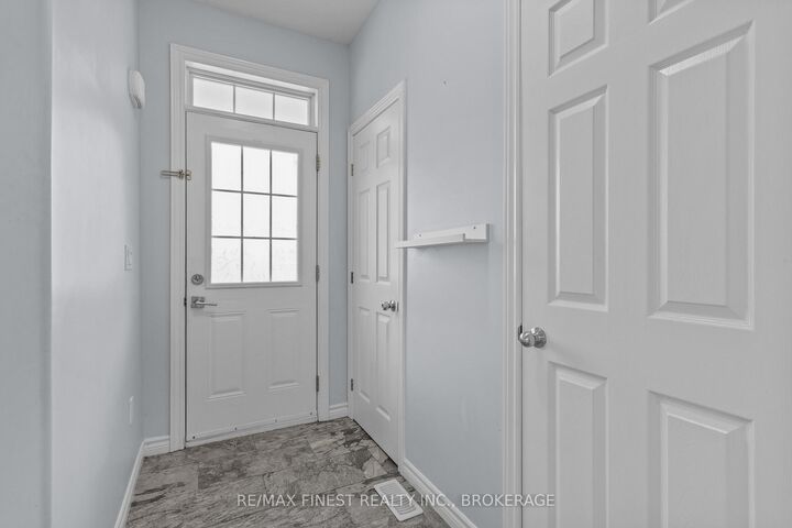 Photo de la propriété:  893 Ascot Lane  ON K7K 0C8 
