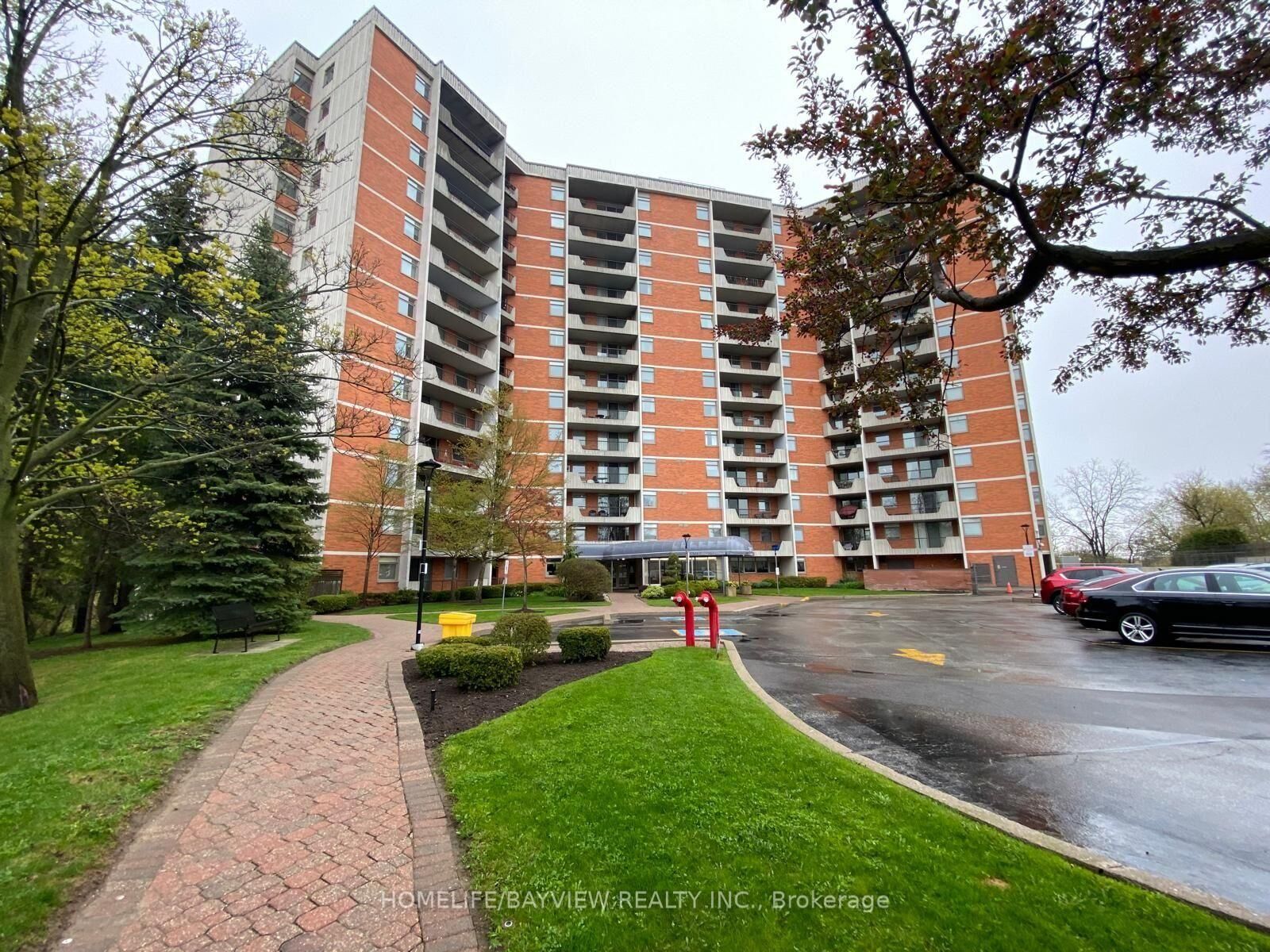 Property Photo: 7811 Yonge Street 1207 ON L3T 4S3