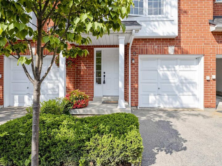 Property Photo: 1575 South Parade Court 11 ON L5M 6E9