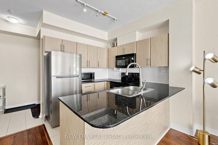 Property Photo: 3515 Kariya Drive 2810 ON L5B 0C1