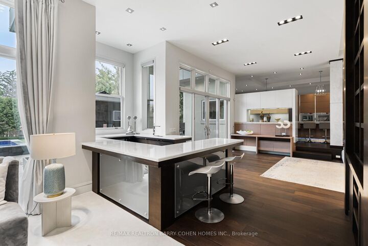 Property Photo: 19 Maryvale Crescent ON L4C 6P6