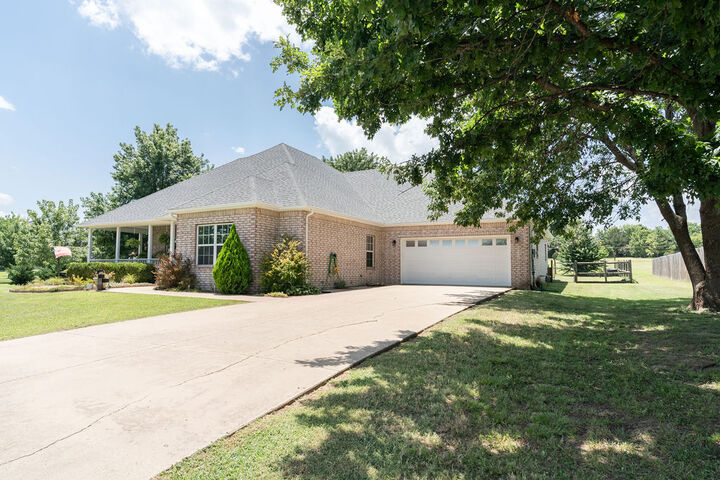 Property Photo: 200 N Woodchuck Lane OK 74070
