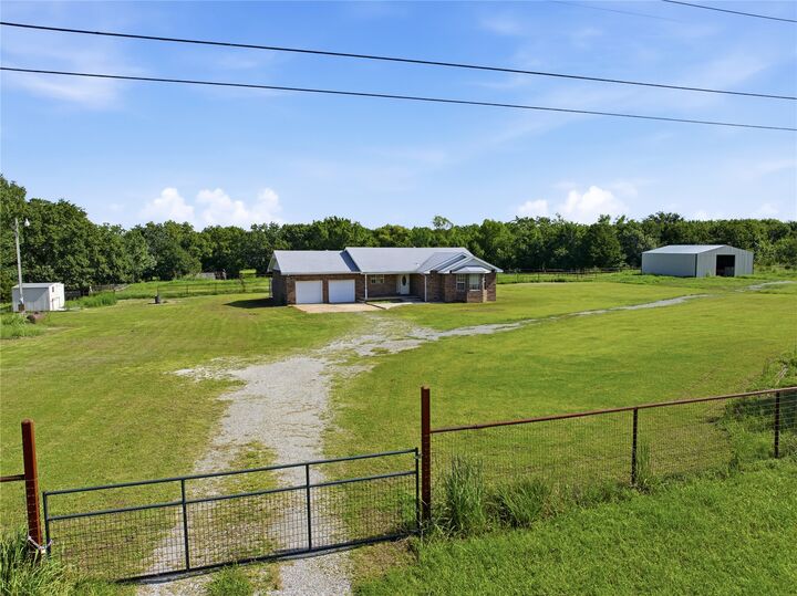 Property Photo: 380102 Old Highway 62 OK 74859