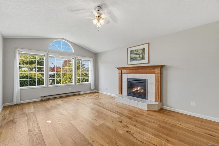 Property Photo: 461 Rowan Dr BC V9K 1K1
