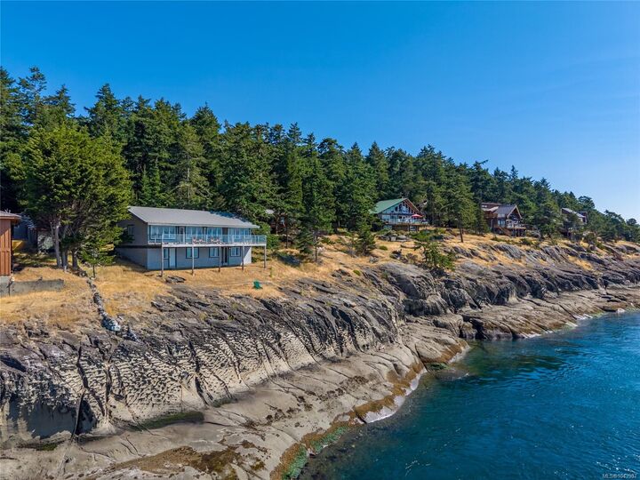 Property Photo: 204 Cliffside Rd BC V0N 2Y0