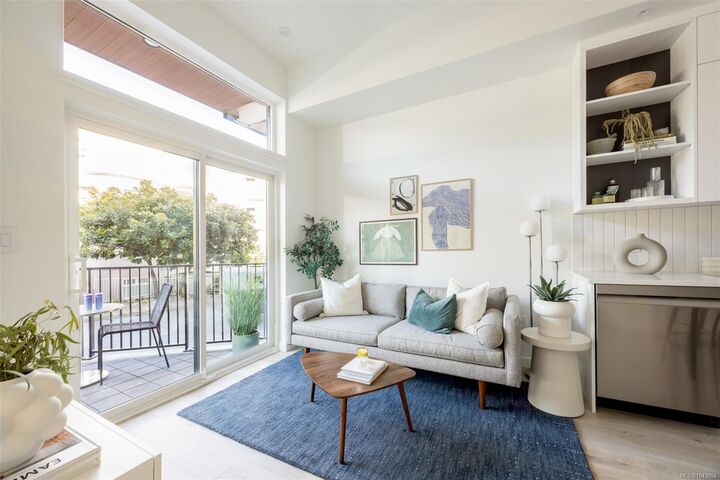 Property Photo: 1075 Tillicum Rd #201 BC V9A 2A4