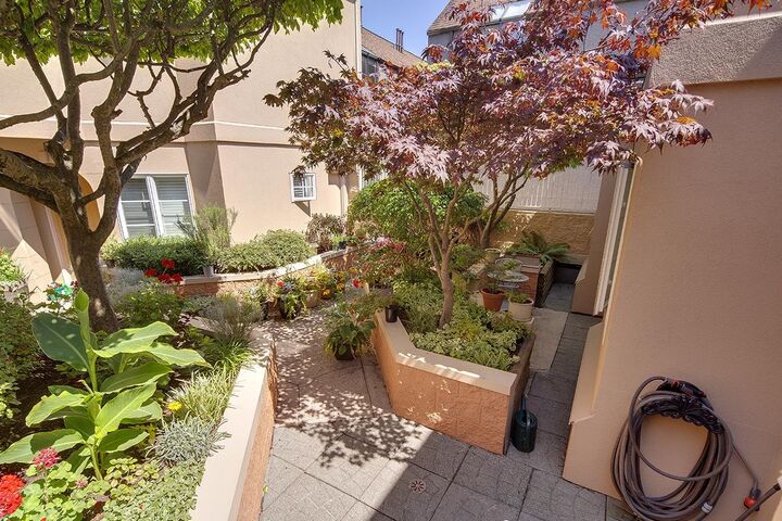 Property Photo:  1177 W 8th Avenue 1  BC V6H 1C5 