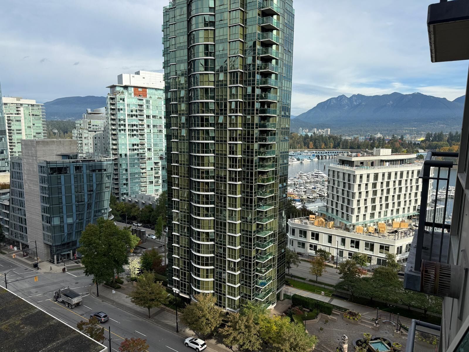 Property Photo: 1328 W Pender Street 1803 BC V6E 4T1