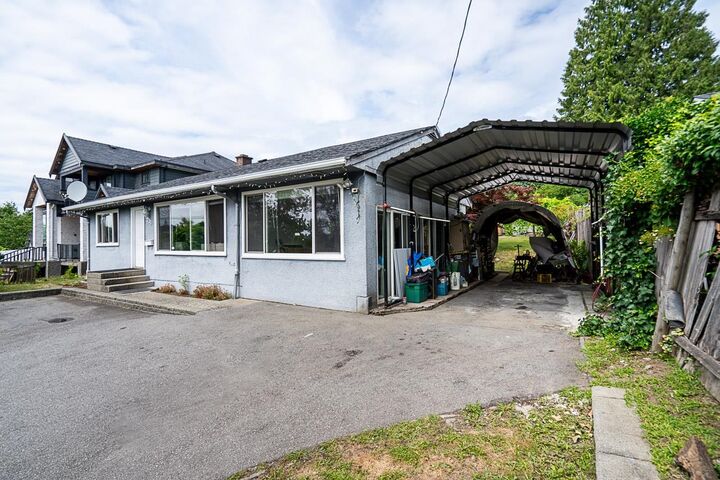 Property Photo: 711 Alderson Avenue BC V3K 1T7