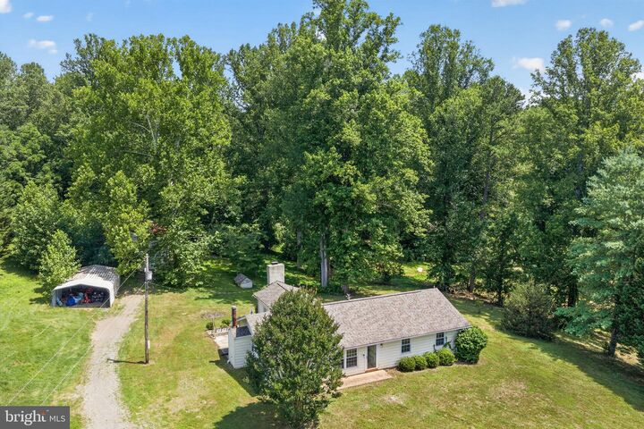 Property Photo: 467 Staton Lane VA 20106
