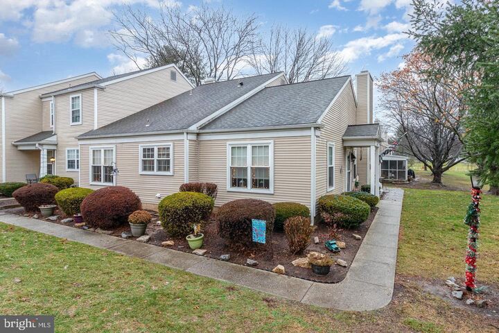 Property Photo: 1110 Cambridge Court PA 17078