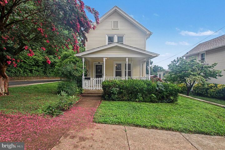 Property Photo:  923 Monument Avenue  VA 22401 
