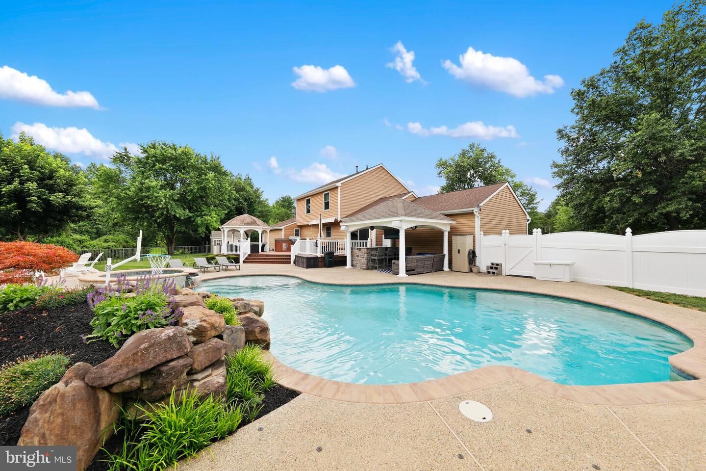 Property Photo:  4 Castle Court  NJ 08620 