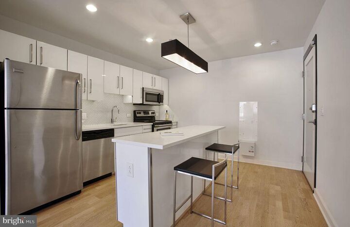 Property Photo: 1616 Walnut Street 1811 PA 19103