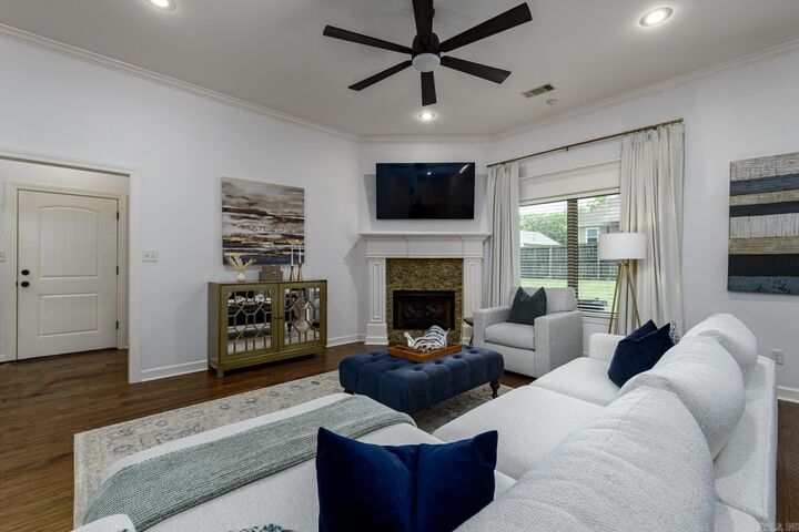 Property Photo: 1308 Oak Glenn Place AR 72022