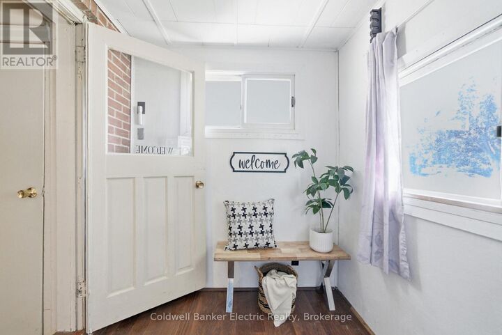 Property Photo: 1228 Kenneth Avenue ON K9J 5P9