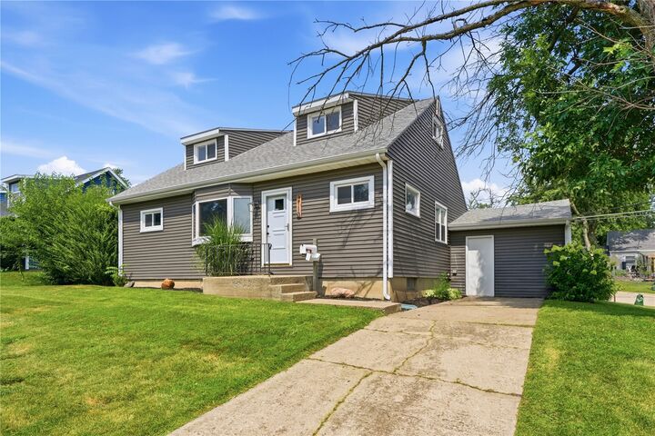 Property Photo:  2110 Chandler Street SW  IA 52404 