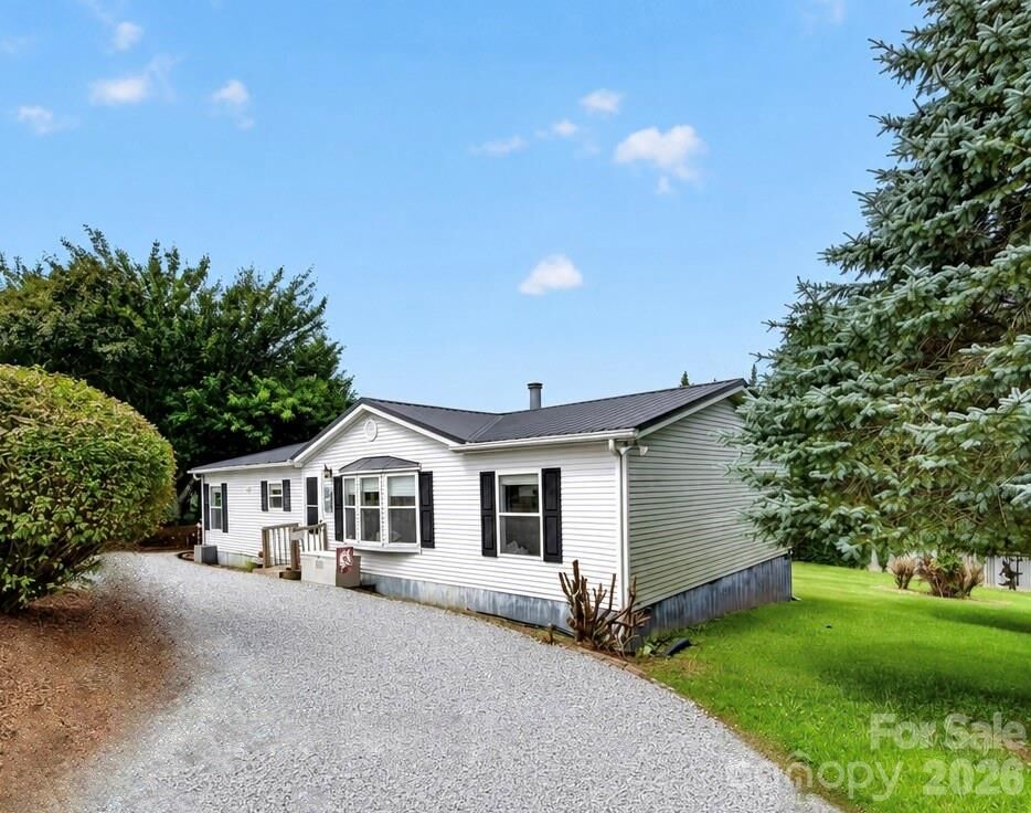 Property Photo:  26 Sweet Briar Path Way  NC 28792 