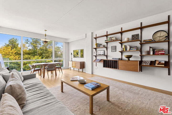 Property Photo: 1705 Ocean Ave, Unit 311 CA 90401