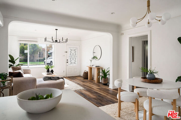 Property Photo: 607 W 111th Pl CA 90044