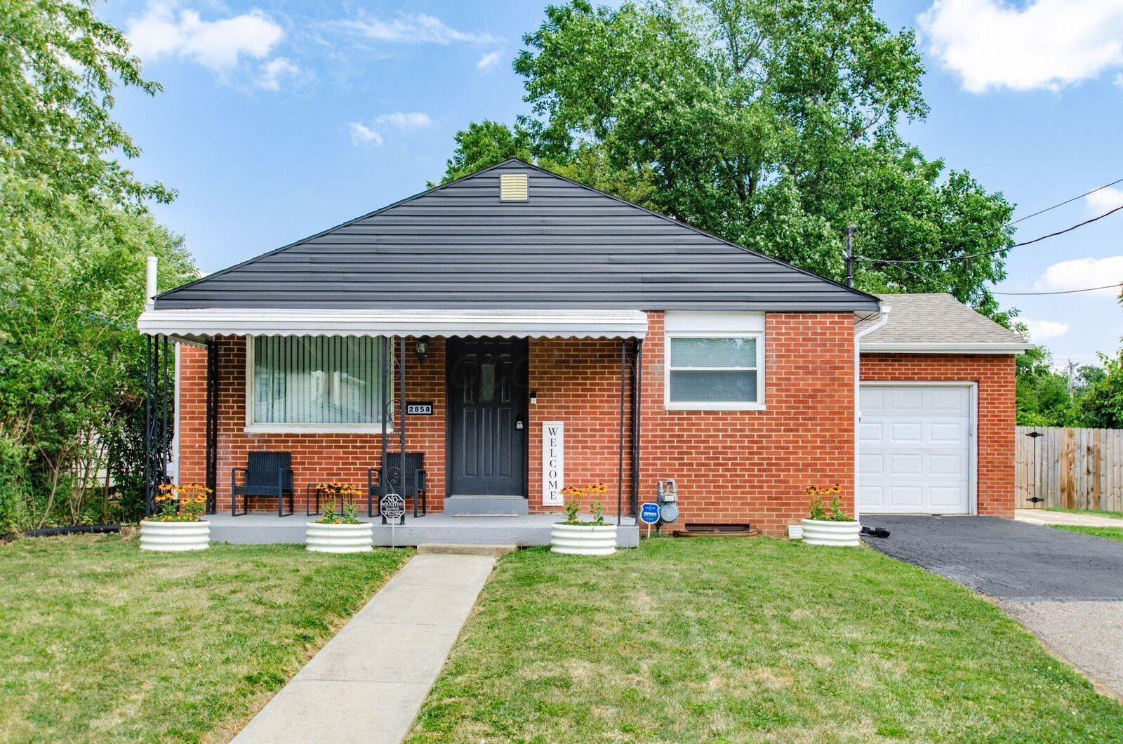 Property Photo: 2858 Fairwood Avenue OH 43207