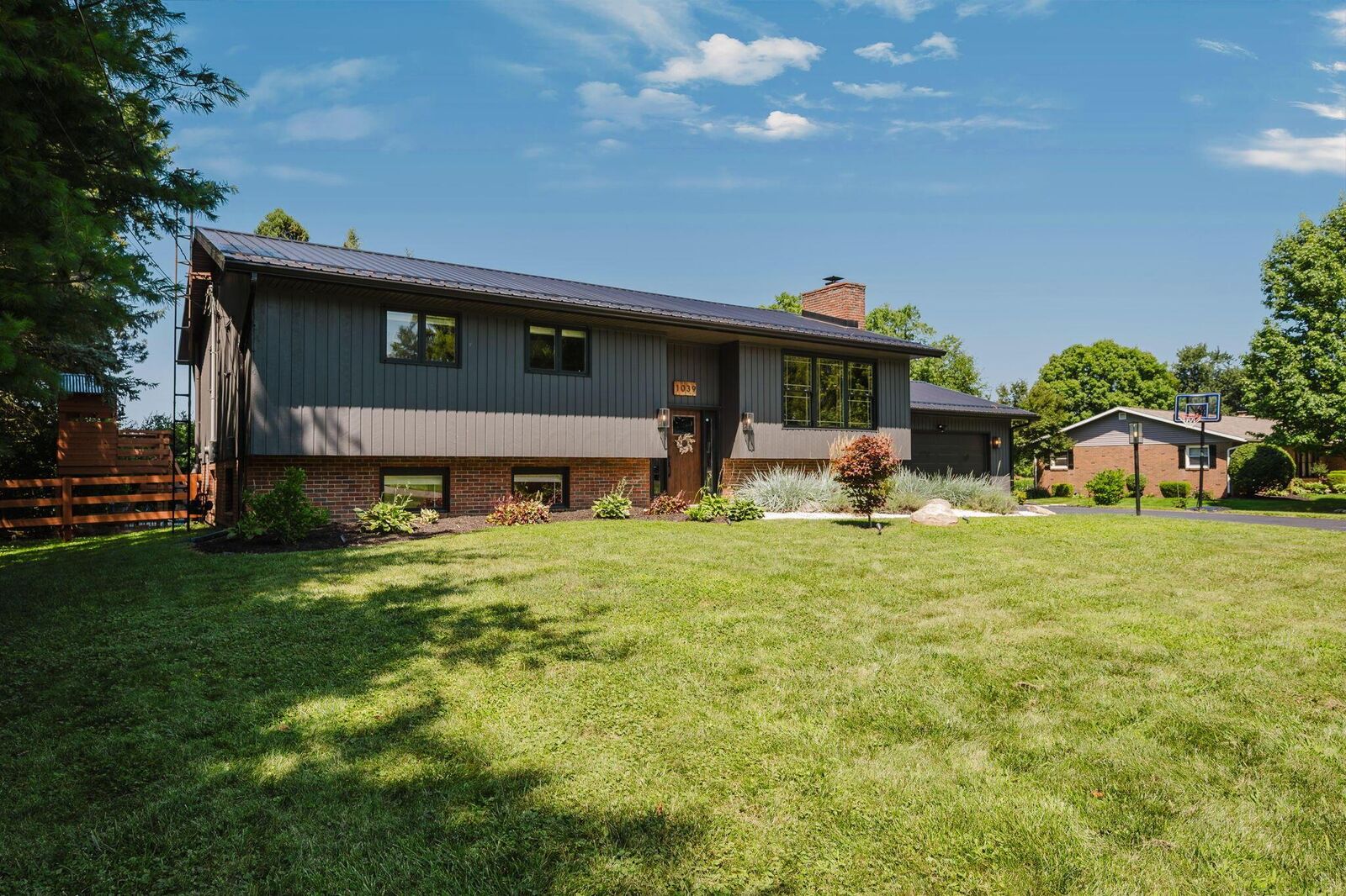 Property Photo:  1039 Forest Hill Drive  OH 43302 