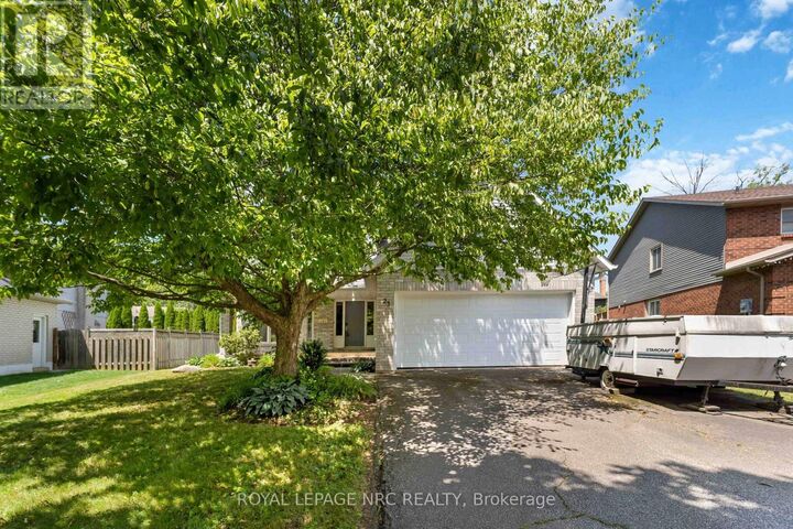 23 Woodside Square — photo 1