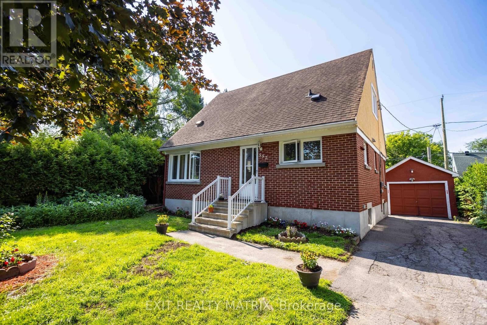 Property Photo: 552 Dunbrack Street ON K1K 1J5