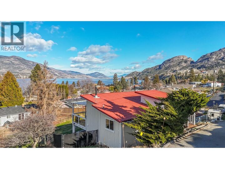 Property Photo: 334 Carmel Crescent BC V0H 1R5