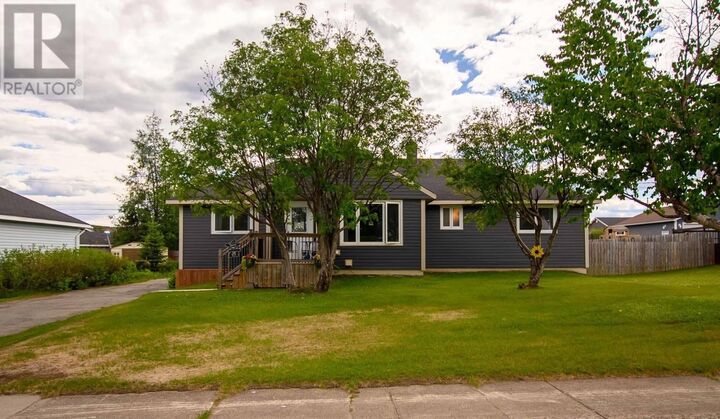 8 Pine Avenue — photo 1