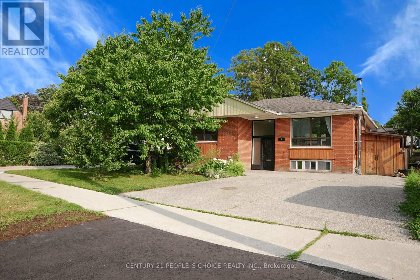 Property Photo:  7 North Heights Road  ON M9B 2T2 