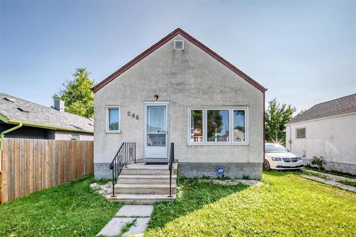 286 Leila Avenue — photo 1