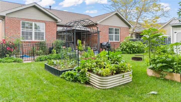 Property Photo:  2490 Meadowpoint Drive  OH 45373 