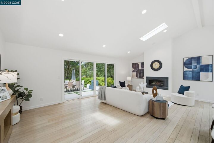 Property Photo: 9 Easton Ct CA 94563