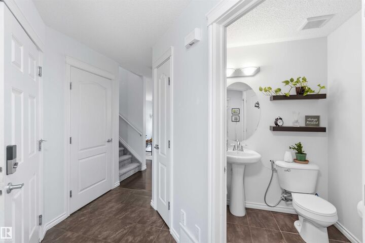 Property Photo: 7 Catalina Court AB T8L 0E9