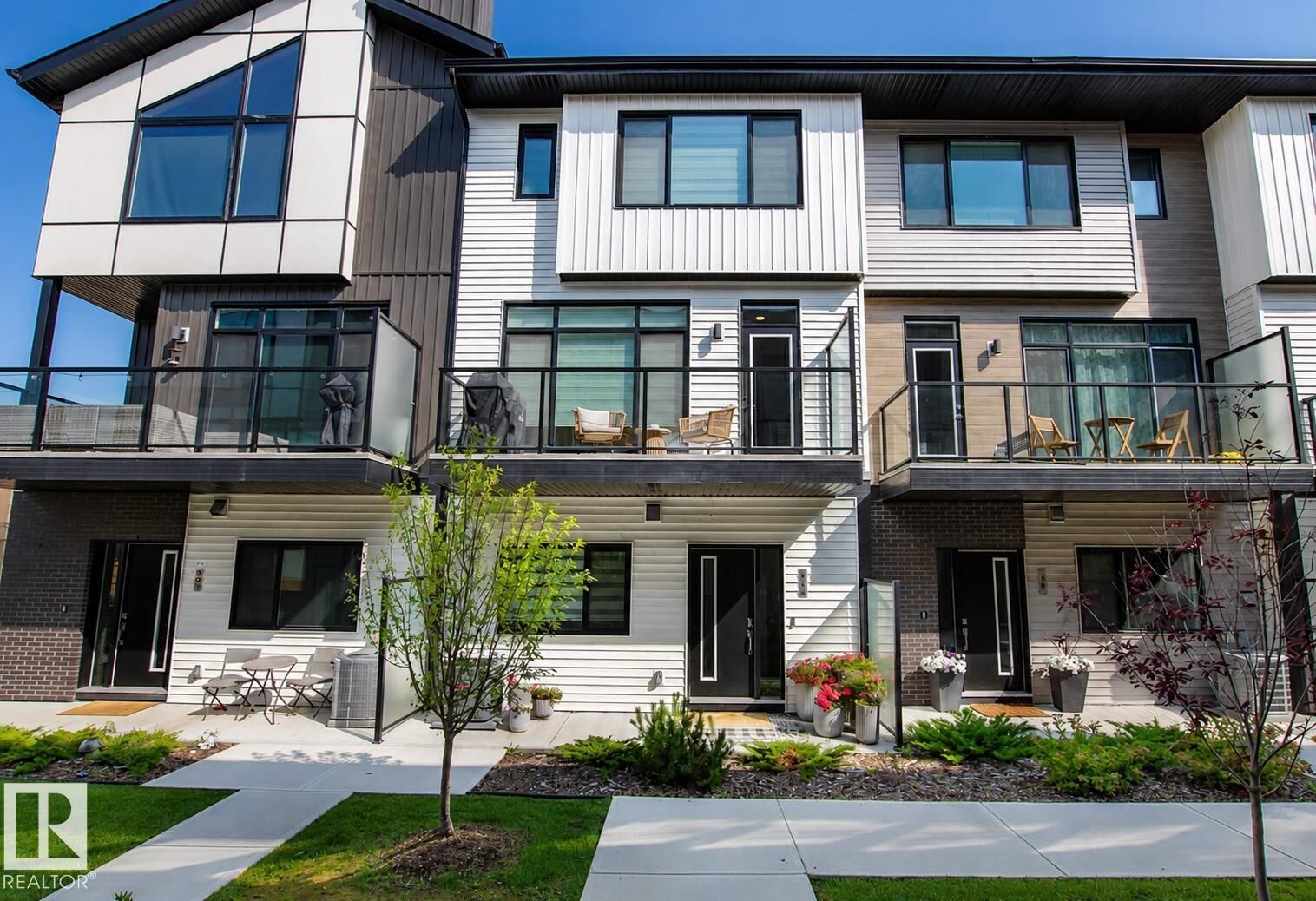 Property Photo:  50 Ebony Boulevard 82  AB T8H 2X4 