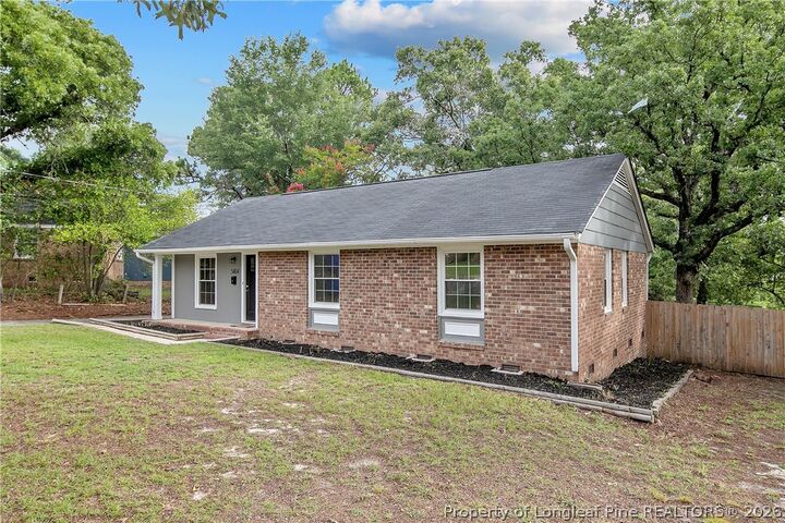 Property Photo:  5404 Sandstone Drive  NC 28311 