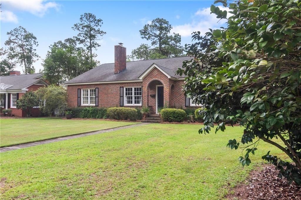 Property Photo:  910 6th Avenue  GA 31701 