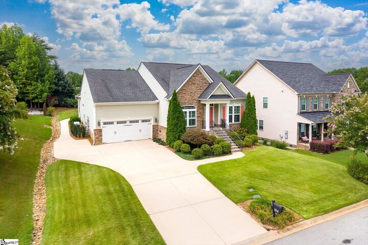 Property Photo:  104 Hedge Rose Court  SC 29690 